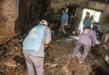 El Municipio asiste a una familia que lo perdió todo tras un voraz incendio en Juan José Paso al 2500