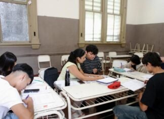Estudiantes de toda la provincia asisten a las clases de apoyo