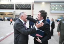 Jaldo recibió al presidente Milei en el aeropuerto