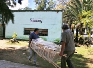 La Escuela Comercio Teniente Benjamín Matienzo de La Madrid recibió mobiliarios