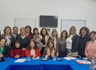 Planifican estrategias para fortalecer el vínculo escuela y familia