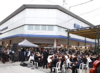 Coros y orquestas educativas celebraron el Día de la Bandera en la peatonal