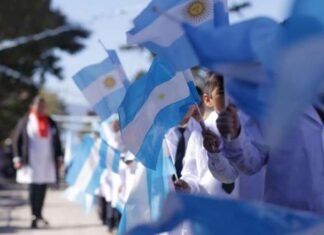Tucumán se viste de celeste y blanco para celebrar el Día de la Bandera