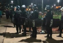 Denunciaron a policías que detuvieron a tres tucumanos con un escrito hecho con letras de Los Redondos