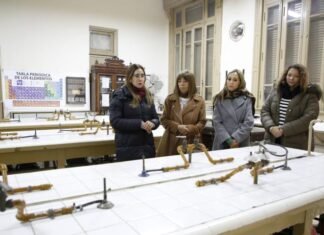 La Escuela Normal Superior Juan Bautista Alberdi recibió insumos para sus laboratorios
