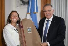 Jaldo se reunió con Victoria Sauze, primera tucumana campeona del mundo con Las Leonas.