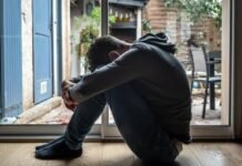 El aislamiento progresivo y los cambios de hábitos: señales importantes para la prevención del suicidio