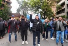 Trabajadores de garajes solicitan la reapertura de paritarias y anuncian un posible aumento en las protestas.