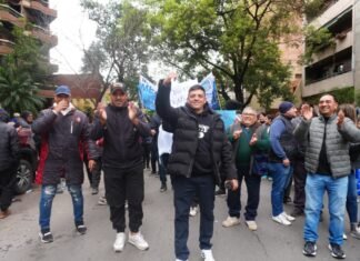 Trabajadores de garajes solicitan la reapertura de paritarias y anuncian un posible aumento en las protestas.