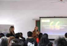 Educación otorgó certificados a los estudiantes de escuelas técnicas que completaron sus estudios secundarios.