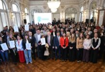 Jaldo presenta 120 escrituras y resalta que Tucumán ha otorgado más de 5,400 títulos de propiedad.