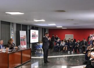 Reconocimiento a instituciones educativas por cortometrajes sobre bullying en un concurso provincial.